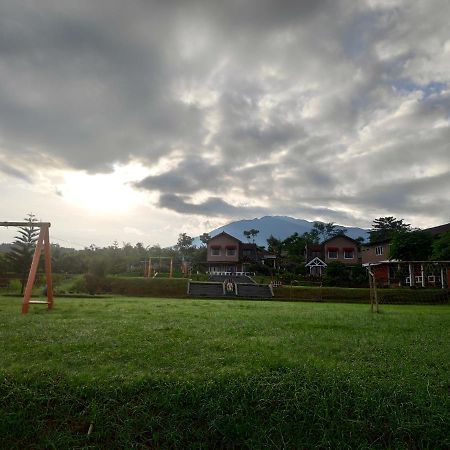 Degung Hillside Hotel Bogor Luaran gambar